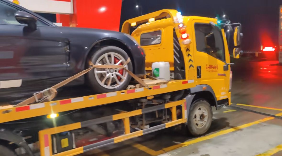 钦州行车途中遇到突发状况该如何呼叫道路救援？